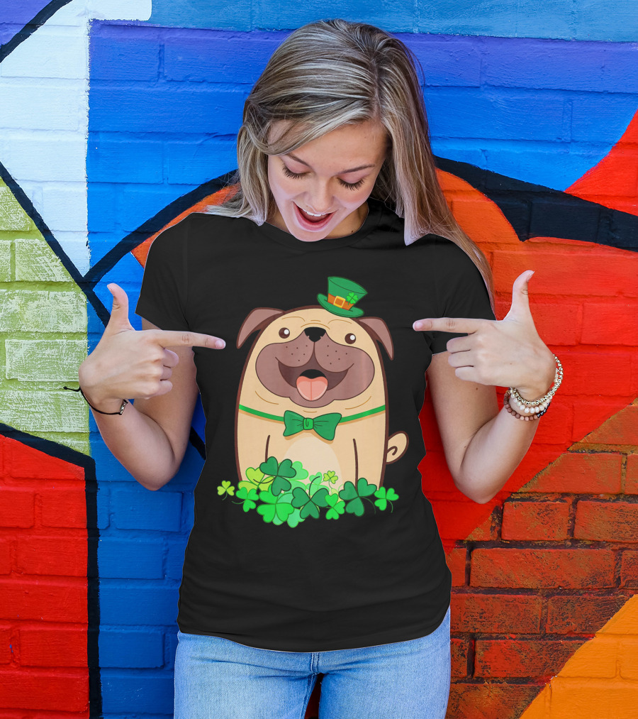 Cute Pug With Leprechaun Hat And Shamrocks T-Shirt