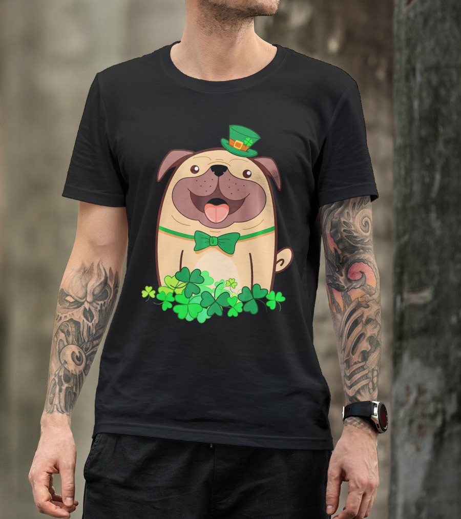 Cute Pug With Leprechaun Hat And Shamrocks T-Shirt