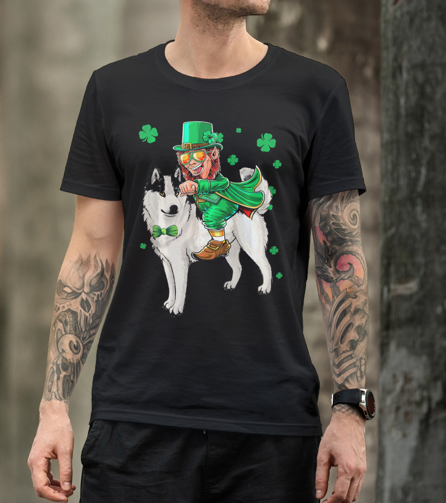Leprechaun Riding Siberian Husky With Shamrock Bow Tie And Clover Background T-Shirt