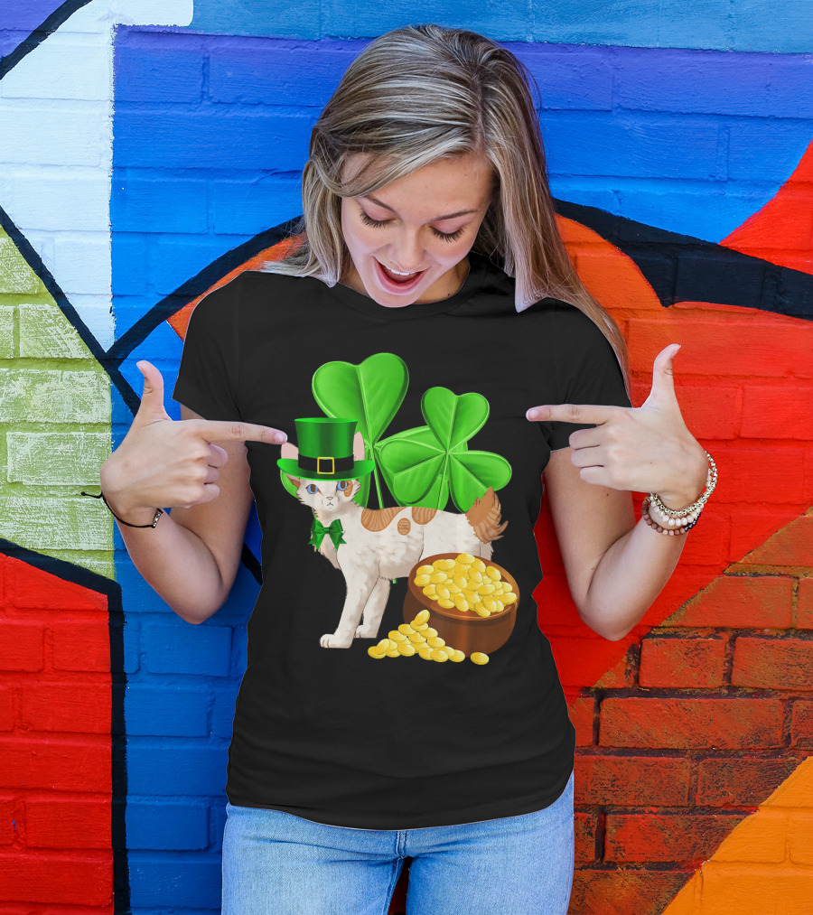 Japanese Bobtail Cat St Patricks Day Lucky Coins Shamrocks Leprechaun Hat T-Shirt