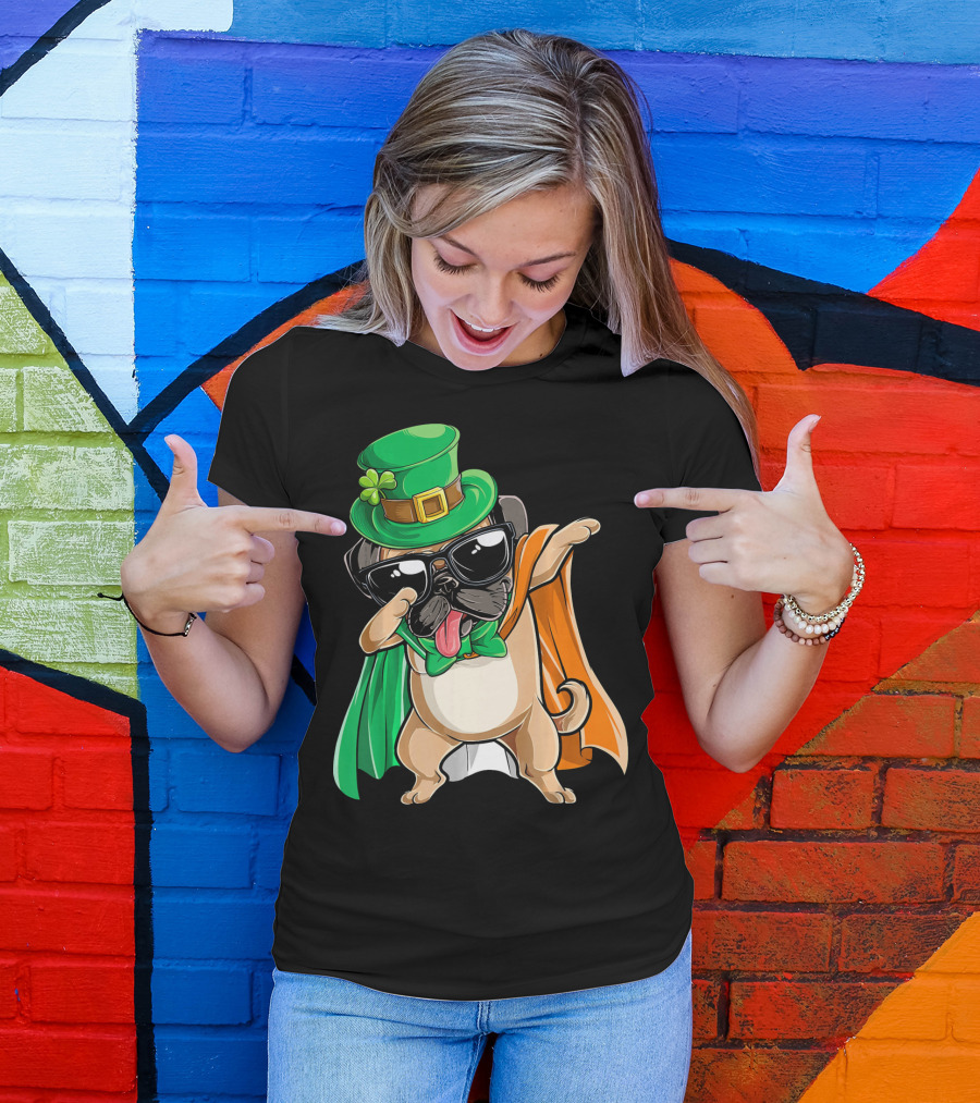 Dabbing Pug St Patrick's Day Leprechaun Hat Cape T-Shirt