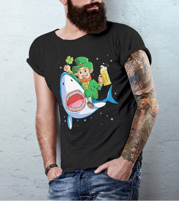 St Patricks Day Leprechaun Riding Shark With Beer Stein And Shamrock T-Shirt