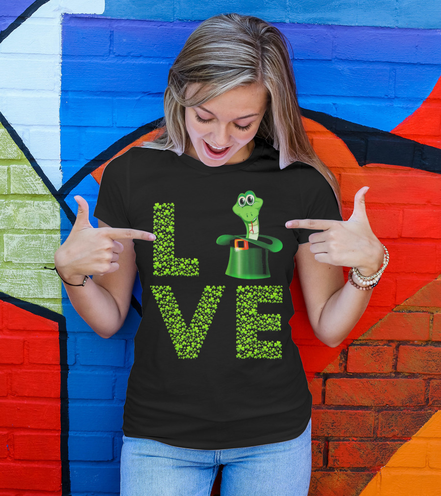 Love Snake St Patricks Day Shamrock Hat T-Shirt