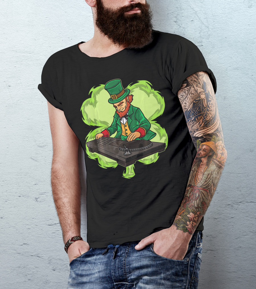 DJ Leprechaun Irish Luck Live On Stage With Turntable Shamrock T-Shirt