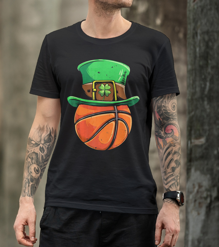 Basketball Hat Clover球 Irish Charm T-Shirt