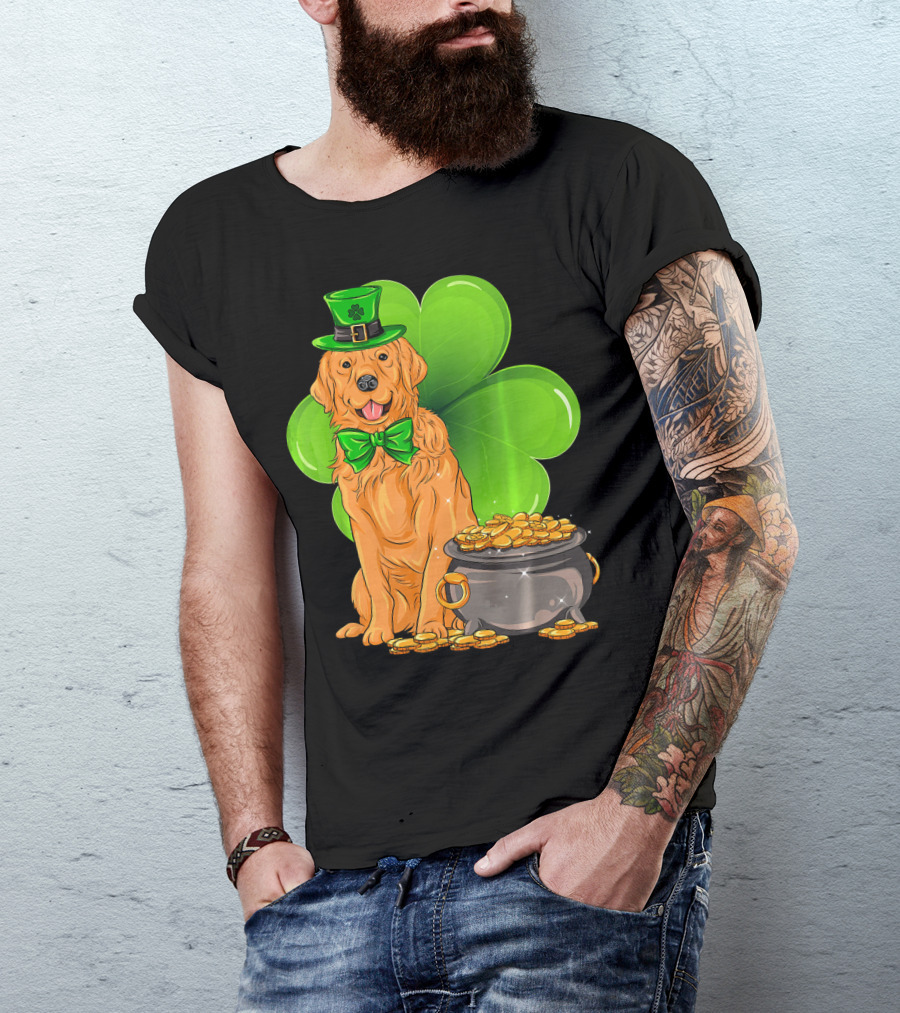 Golden Retriever St Patricks Day Leprechaun With Shamrock And Pot Of Gold T-Shirt