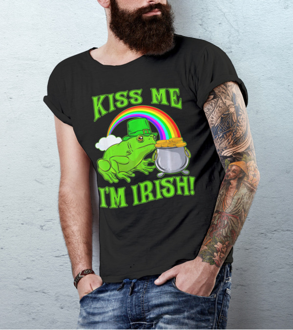 KISS ME I'M IRISH Frog With Rainbow And Pot Of Gold St Patricks Day T-Shirt