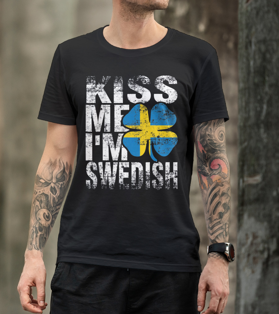 Kiss Me I'm Swedish St Patricks Day Shamrock Swedish Flag Motif T-Shirt