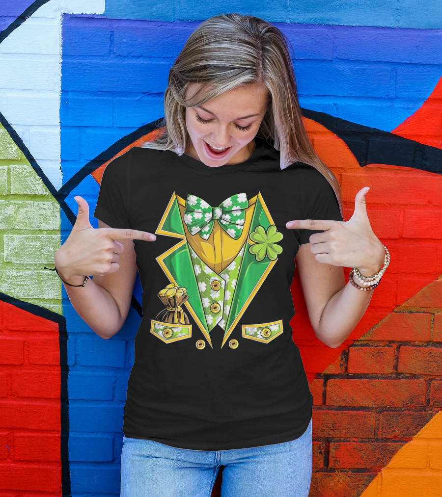 Leprechaun Costume St Patricks Green Suit With Shamrocks And Gold Coins T-Shirt