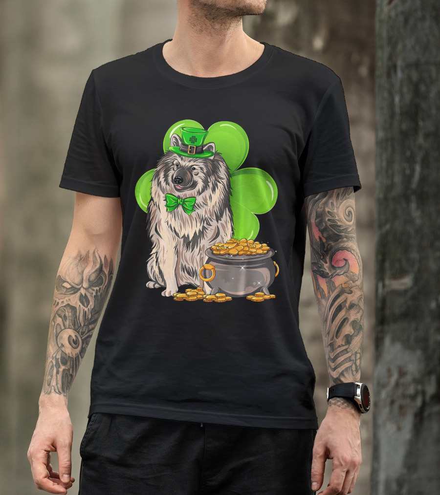 Keeshond St Patricks Day Leprechaun Dog Clover Pot Of Gold T-Shirt