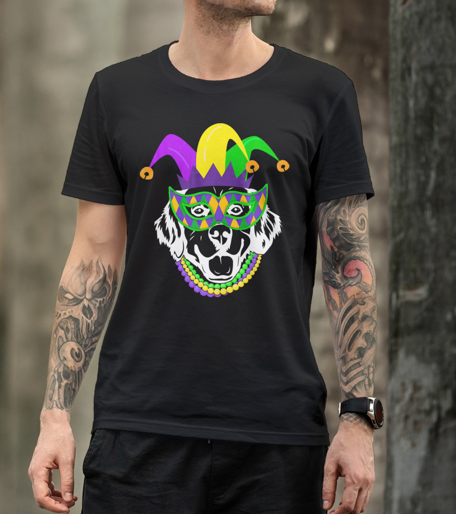 Mardi Gras Jester Hat Golden Retriever Beads Mask T-Shirt