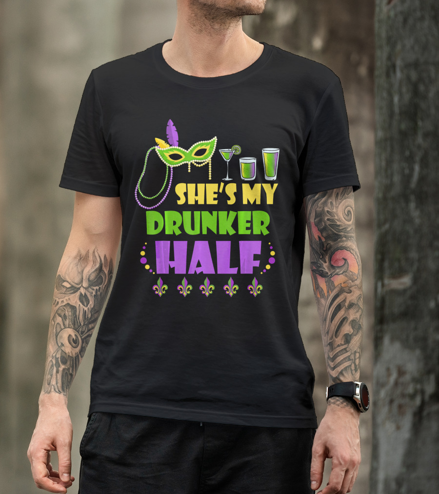 She's My Drunker Half Mardi Gras Mask Beads Cocktails Fleur De Lis T-Shirt