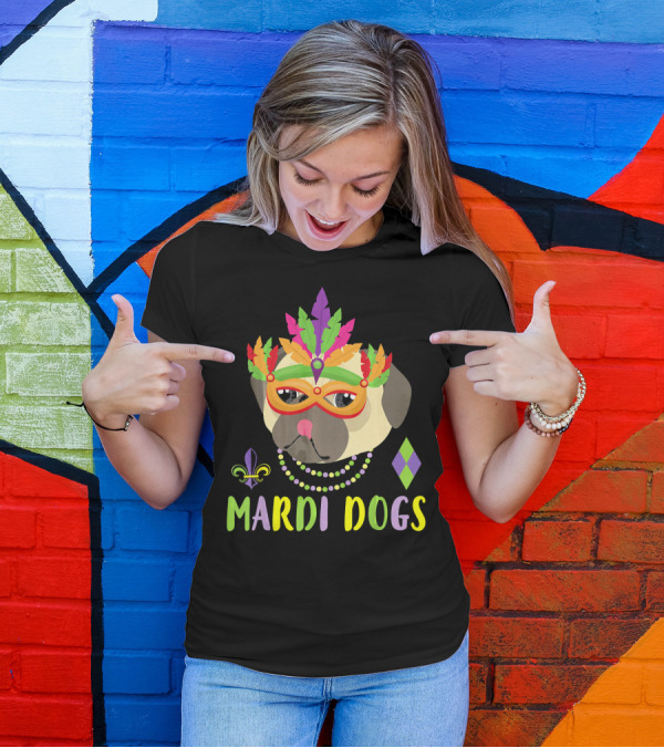 Pug Dog Mardi Gras Beads Mask Fleur De Lis Mardi Dogs Masquerade Costume T-Shirt