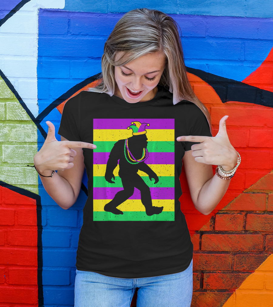 Bigfoot Sasquatch In Mardi Gras Jester Hat And Beads T-Shirt