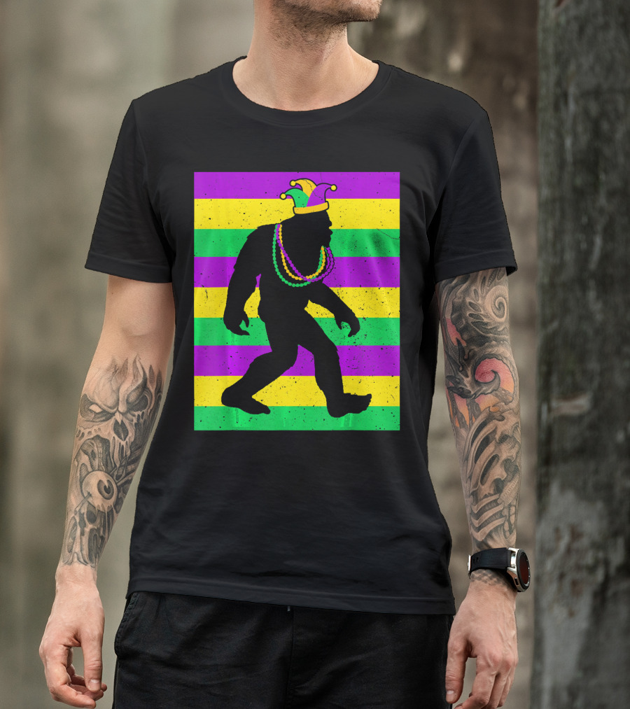 Bigfoot Sasquatch In Mardi Gras Jester Hat And Beads T-Shirt