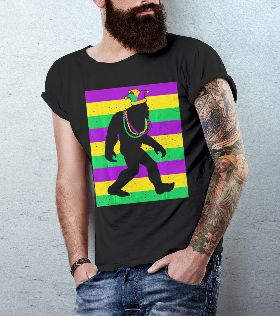 Bigfoot Sasquatch In Mardi Gras Jester Hat And Beads T-Shirt