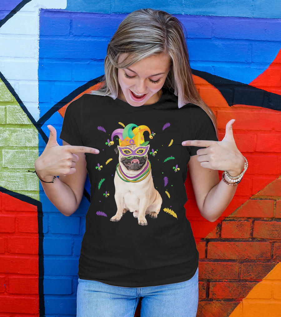 Mardi Gras Pug With Beads And Jester Mask T-Shirt