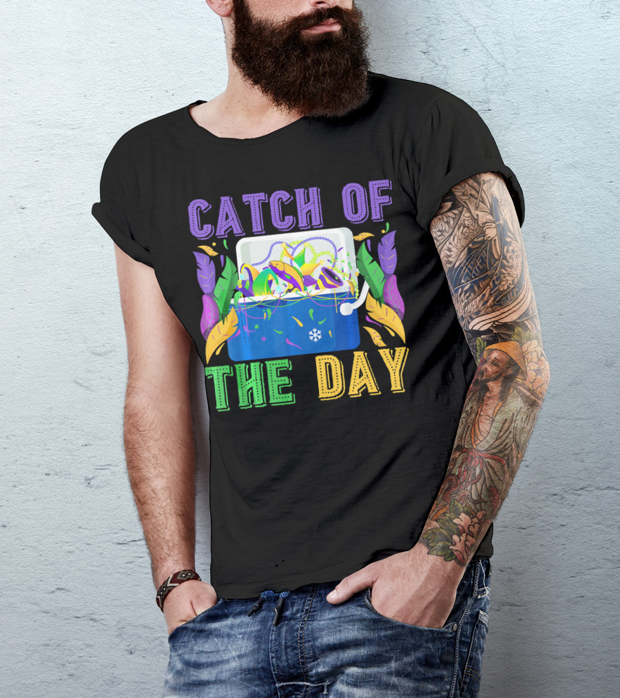 Catch Of The Day Funny Mardi Gras Beads Masks Crawfish T-Shirt