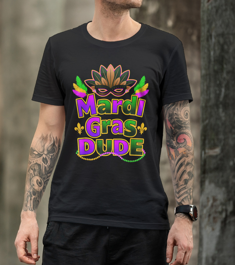 Mardi Gras Dude Mask And Beads With New Orleans Festive Colors T-Shirt
