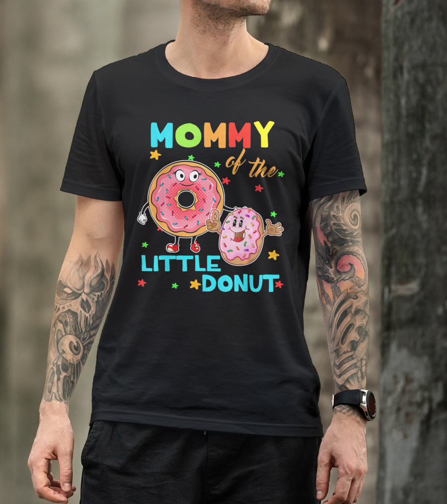 MOMMY OF THE LITTLE DONUT WITH CUTE COLORFUL CARTOON DONUTS AND STARS T-Shirt
