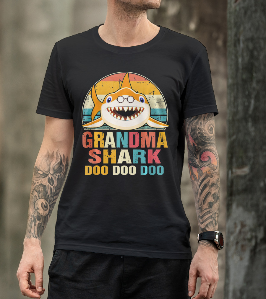 Grandma Shark Doo Doo Doo Retro T-Shirt