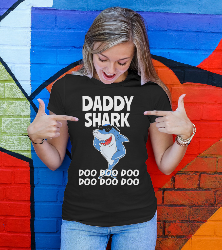 Daddy Shark Doo Doo Doo Cool Sunglasses Shark Fun T-Shirt