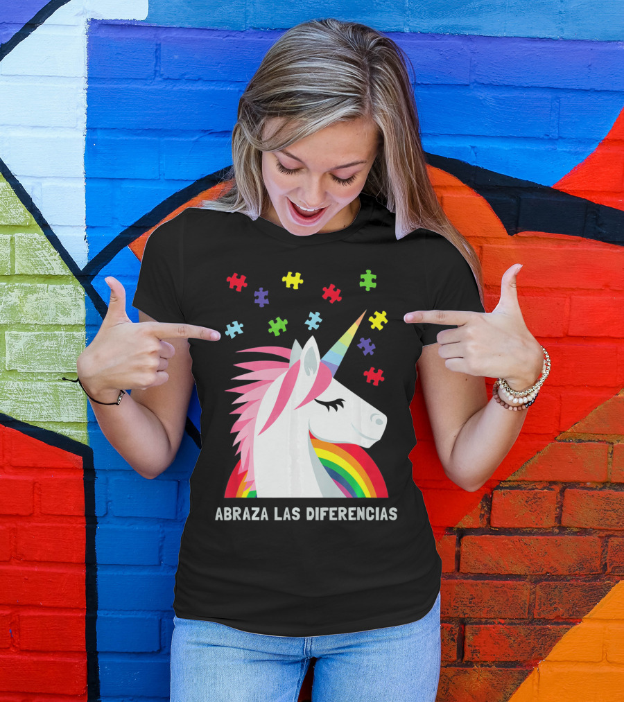 Abraza Las Diferencias Autism Awareness Spanish Unicorn Puzzle Pieces T-Shirt