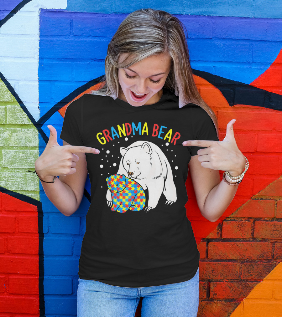 Grandma Bear Autism Puzzle Pattern Hugging Cubs T-Shirt