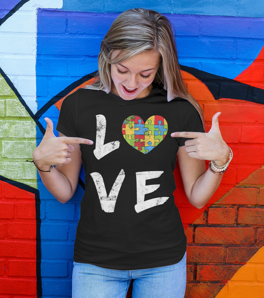 LOVE Autism Mom Puzzle Heart Autism T-Shirt