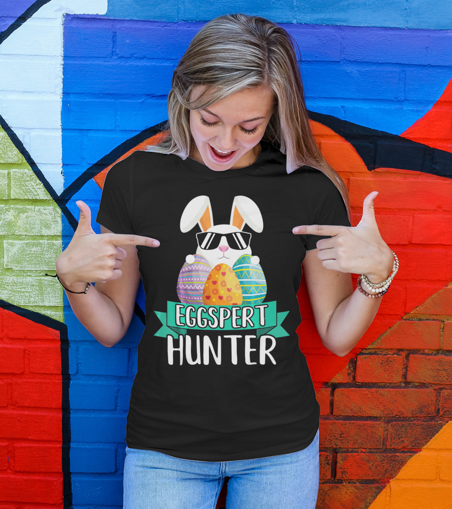 Eggspert Hunter Cool Bunny Easter Day T-Shirt