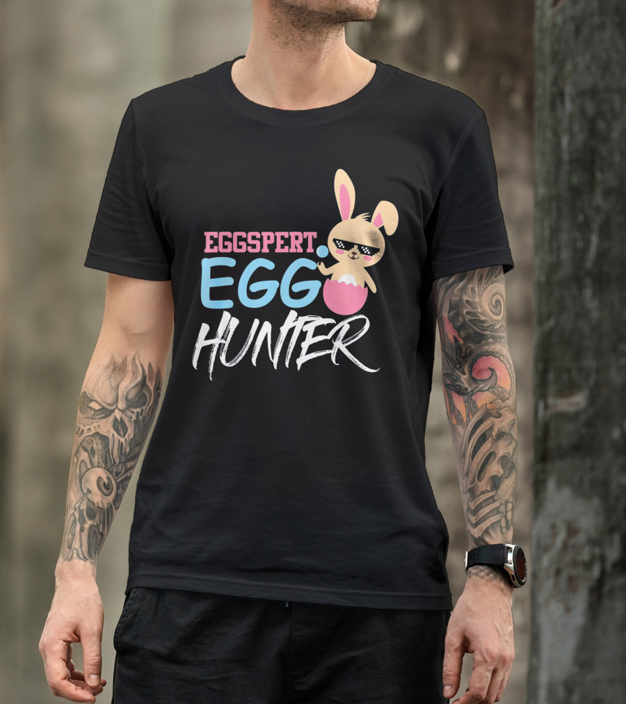 Eggspert Egg Hunter Bunny Sunglasses Easter Fun T-Shirt