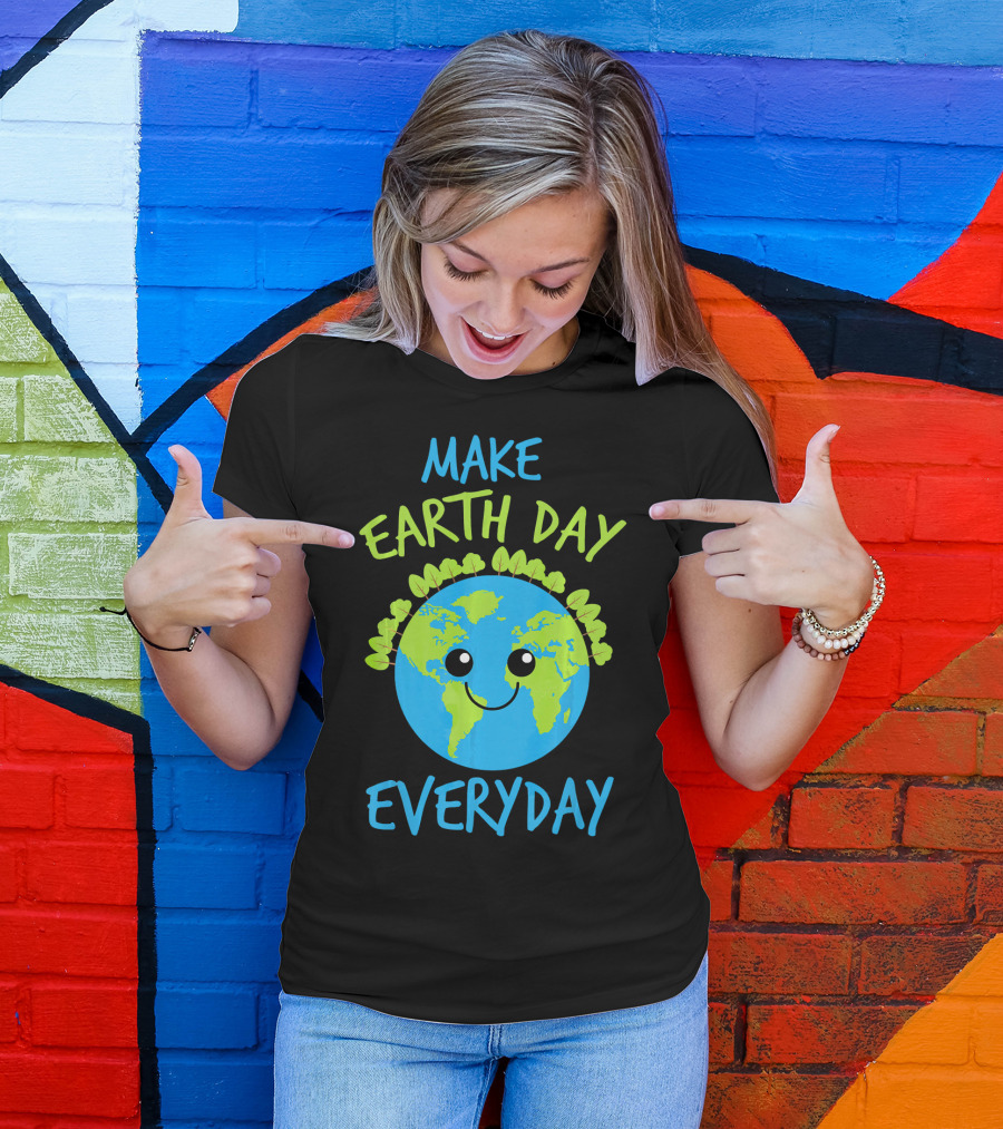MAKE EARTH DAY EVERYDAY Cute Smiling Earth Cartoon With Green Tree Garland T-Shirt
