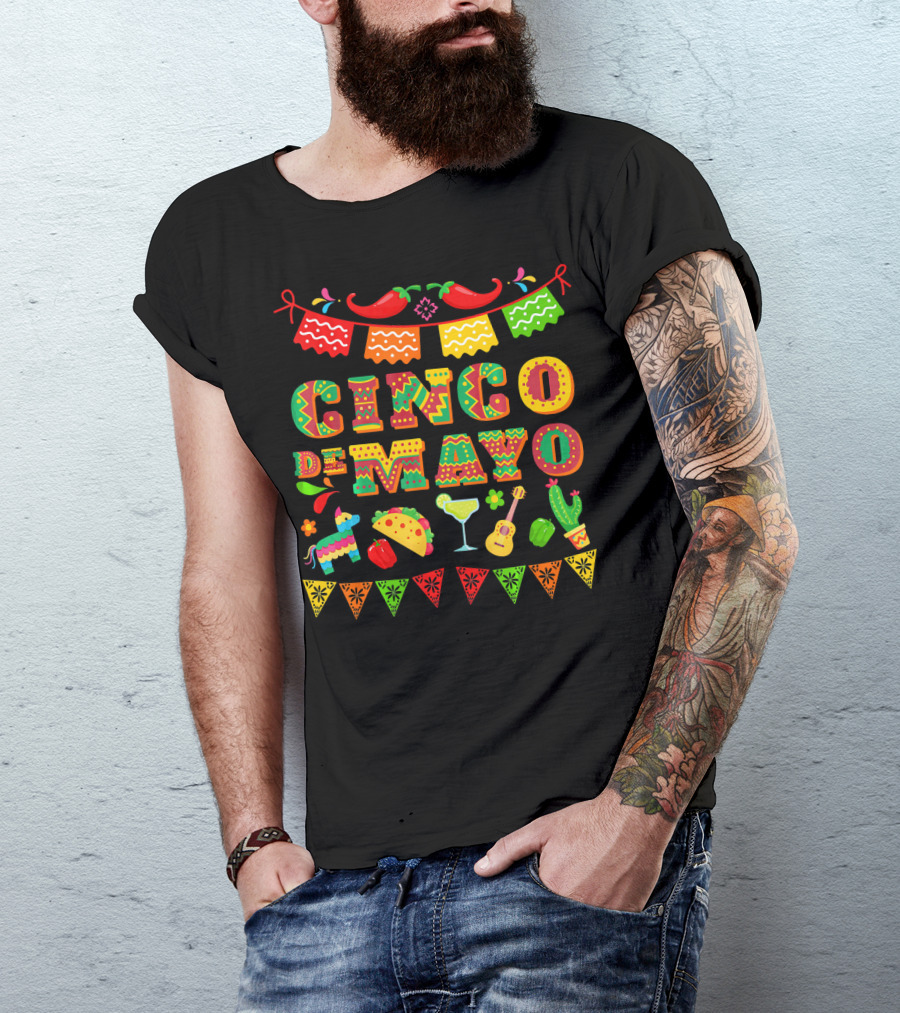 Cinco De Mayo Festividad Del Cinco Sombreros Banderas Chiles Margarita Tacos Cactus Guitarra Piñata T-Shirt