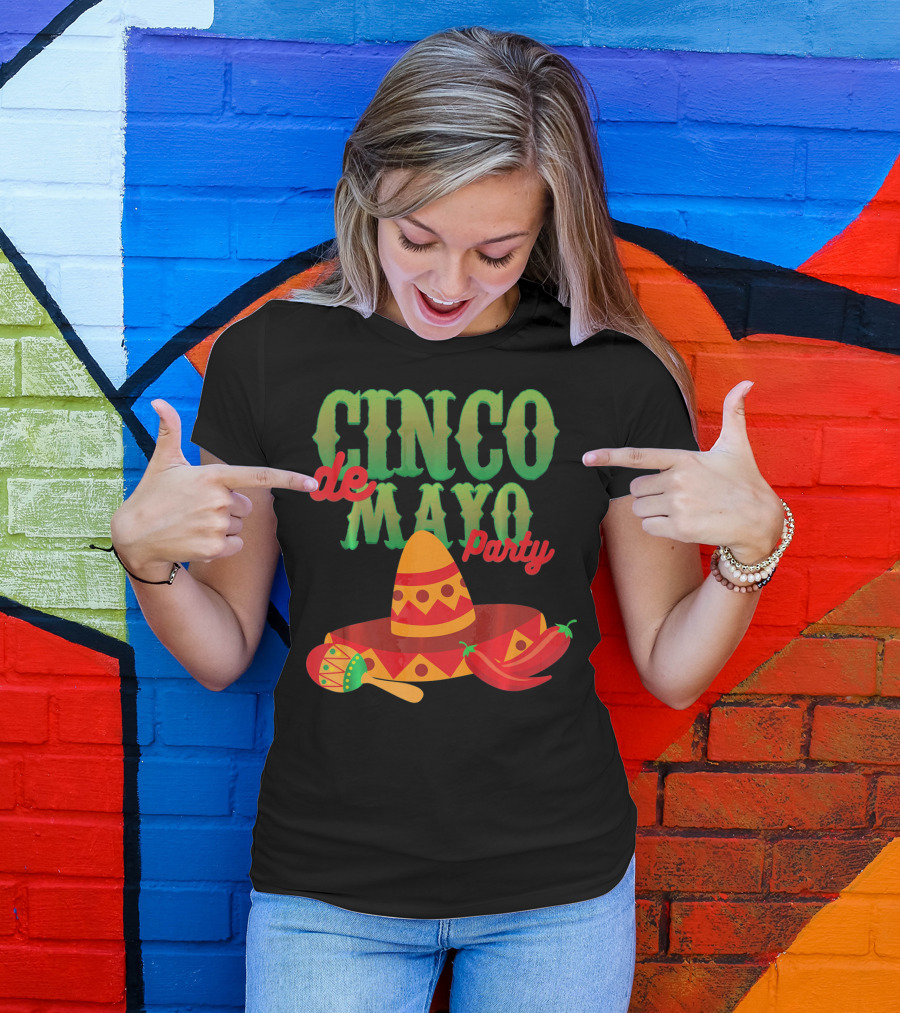 Cinco De Mayo Party Sombrero Maracas Peppers T-Shirt