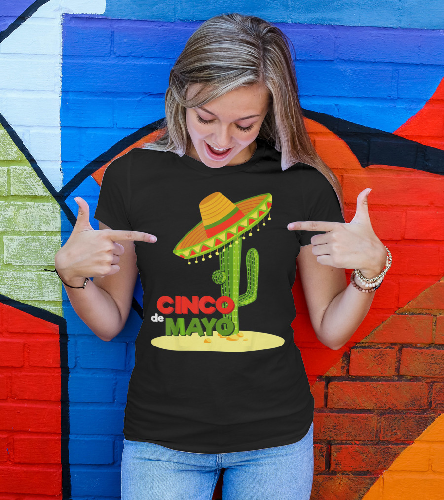 Fiesta Cinco De Mayo Cactus With Sombrero T-Shirt