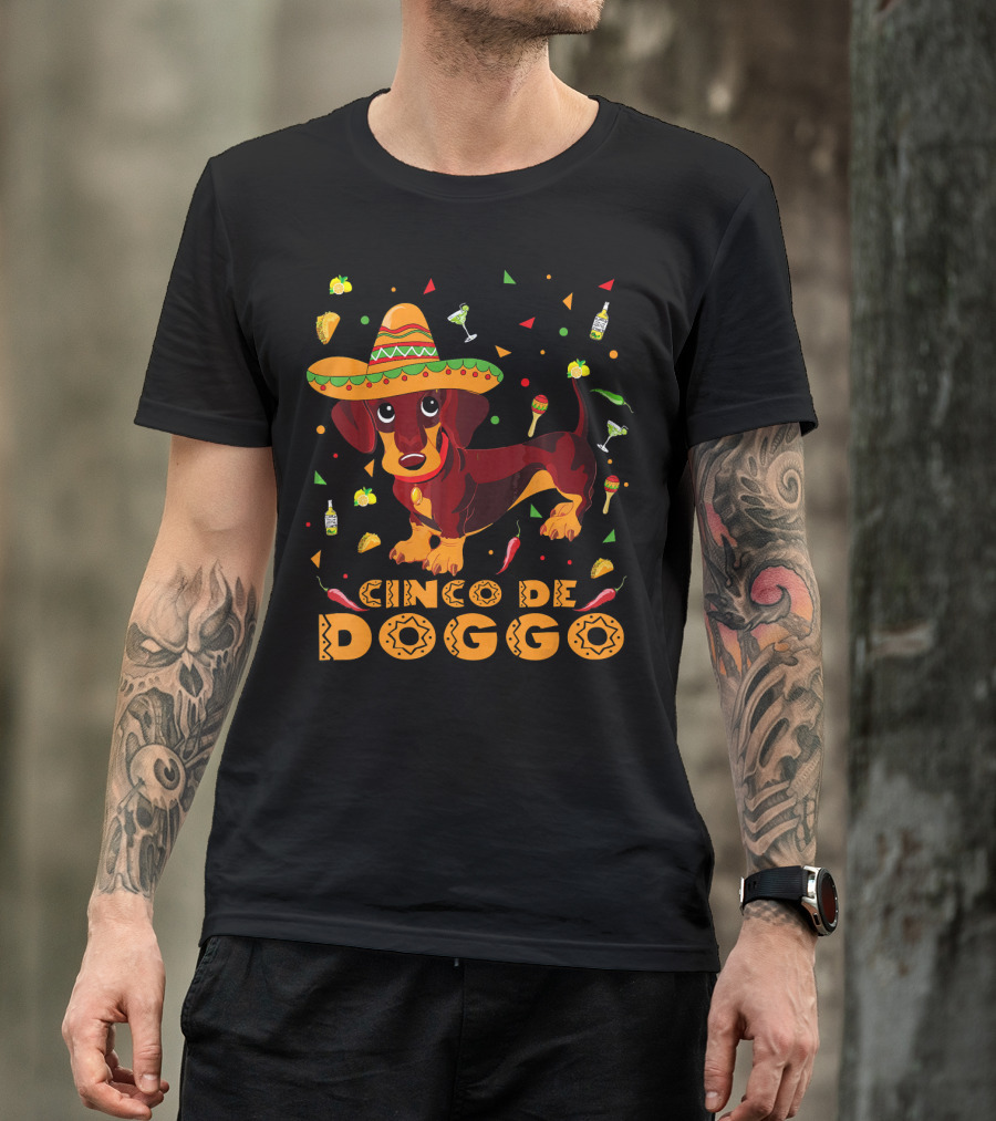 Cinco De Doggo Dachshund Sombrero Chili Peppers Margarita Fiesta Theme Mexican Cinco T-Shirt