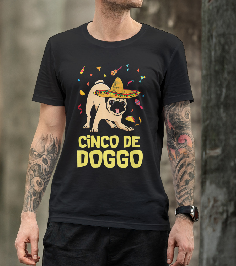 Funny Cinco De Doggo Sombrero Taco Pug T-Shirt