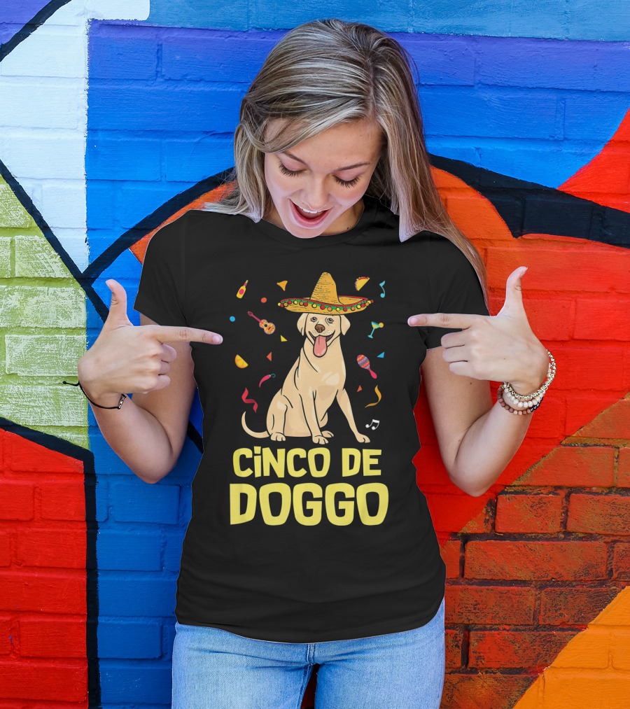 Cinco De Doggo Funny Taco Sombrero Labrador T-Shirt