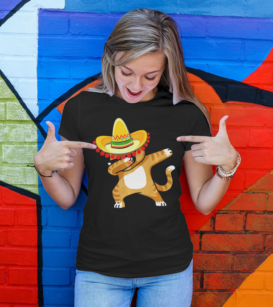 Cinco De Mayo Cat Dabbing Sombrero Fun T-Shirt