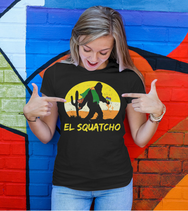 El Squatcho Bigfoot Cinco De Mayo Cactus Desert Scene T-Shirt