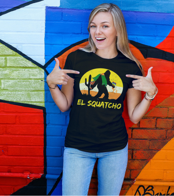 El Squatcho Bigfoot Cinco De Mayo Cactus Desert Scene T-Shirt