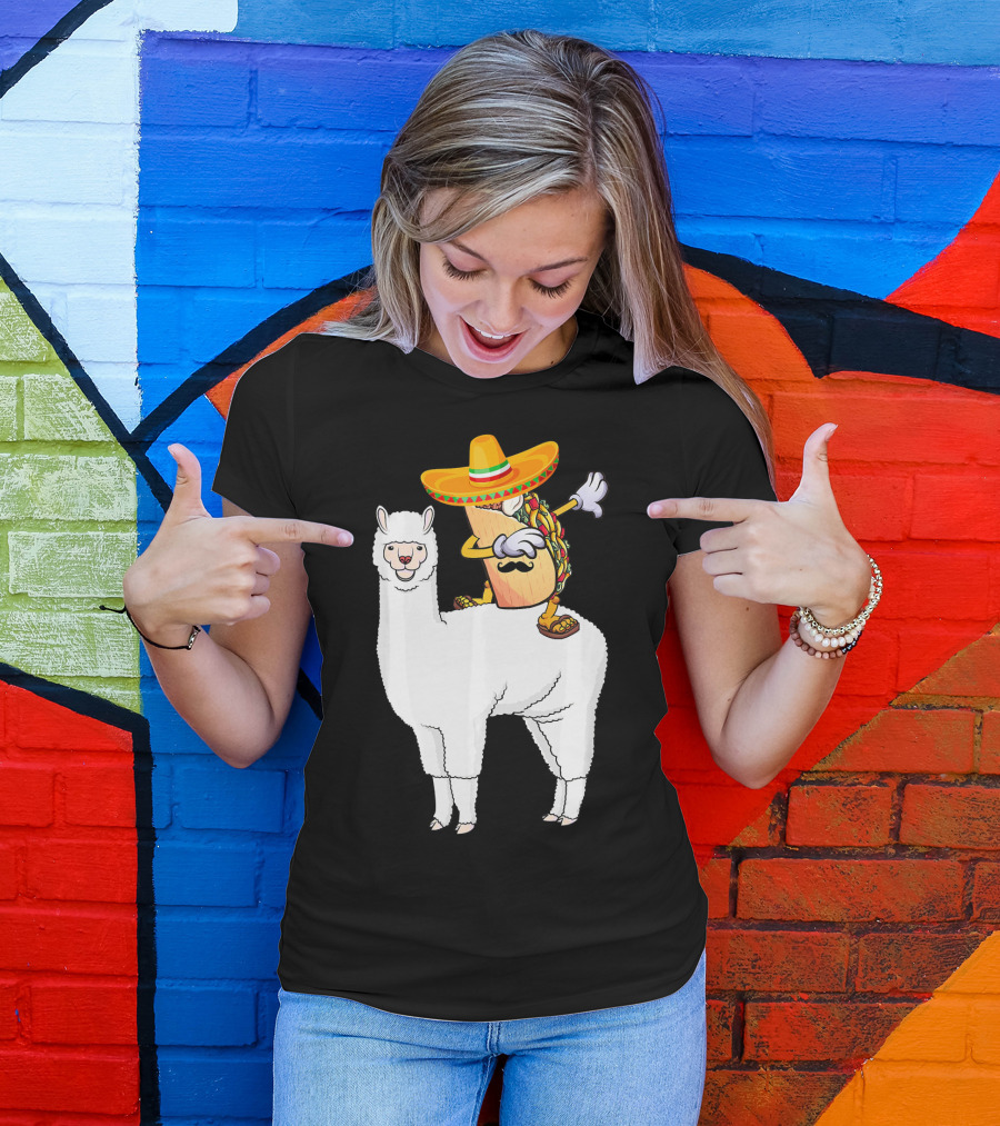 Dabbing Taco With Sombrero On Llama T-Shirt
