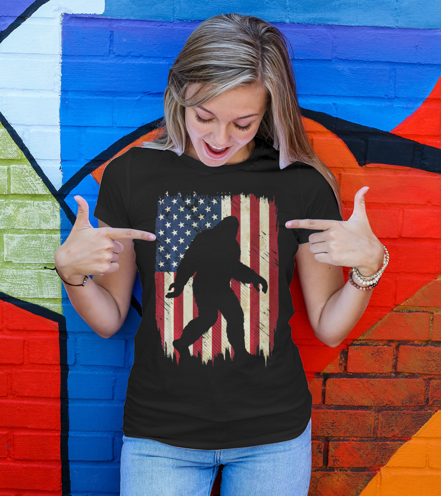 Bigfoot Sasquatch Silhouette Over American Flag USA T-Shirt