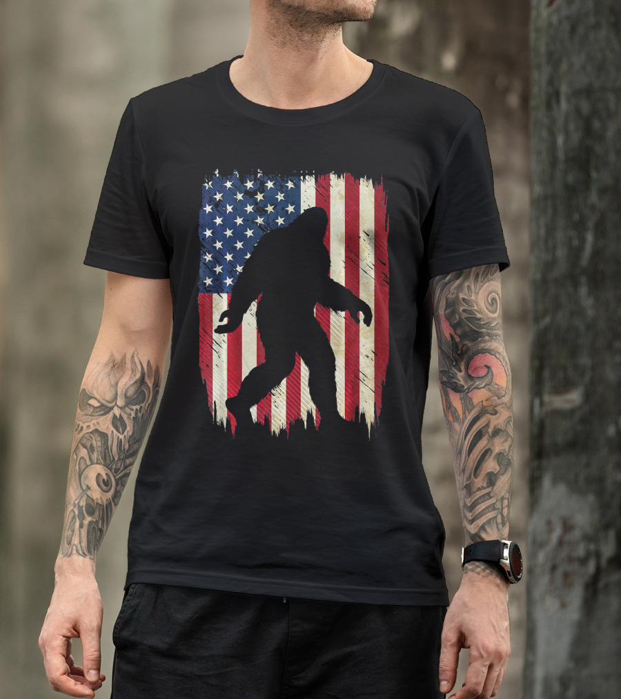 Bigfoot Sasquatch Silhouette Over American Flag USA T-Shirt