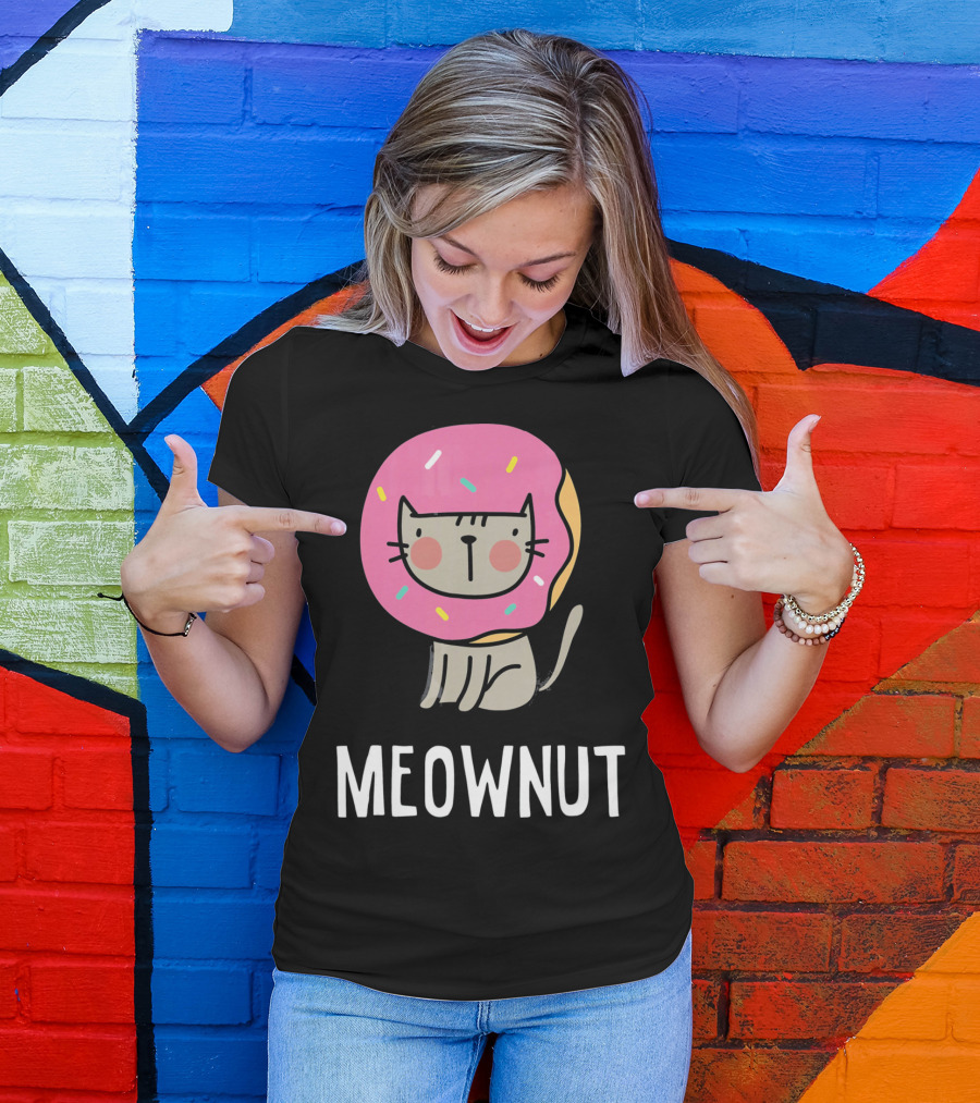 Cute Donut Cat Pun Meownut Funny Meownut T-Shirt