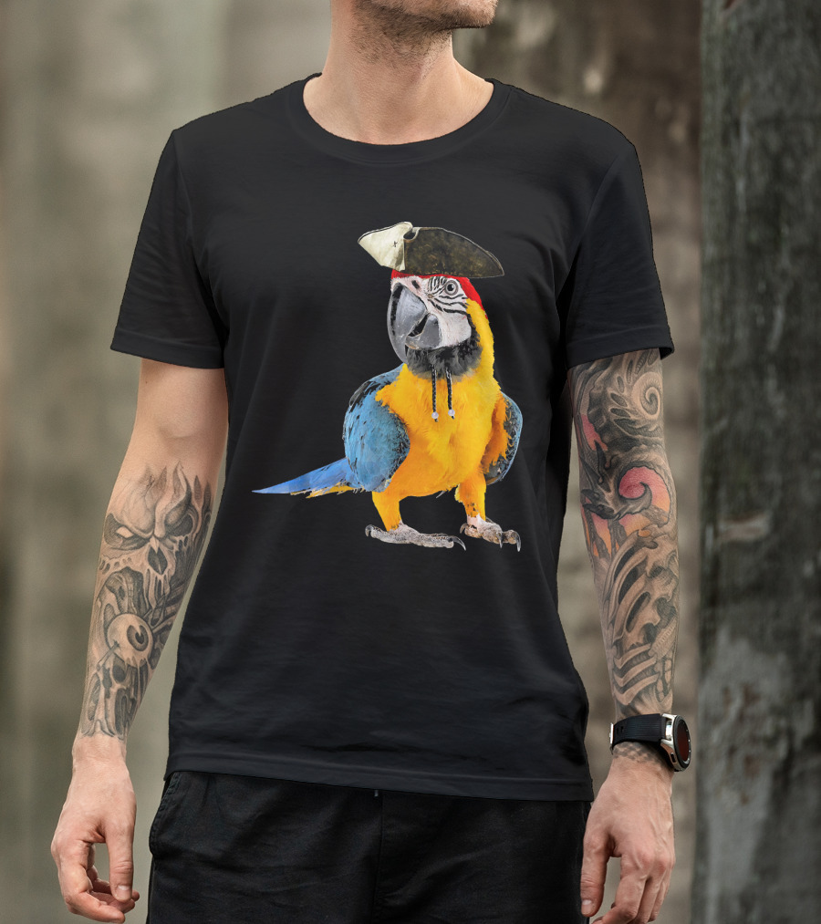 Parrot Of The Caribbean Bird Pirate Hall Macaw With Tricorn Hat T-Shirt