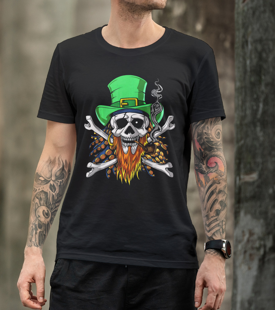 Leprechaun Pirate Skull St Patricks Crossbones Hat Pipe Beads T-Shirt