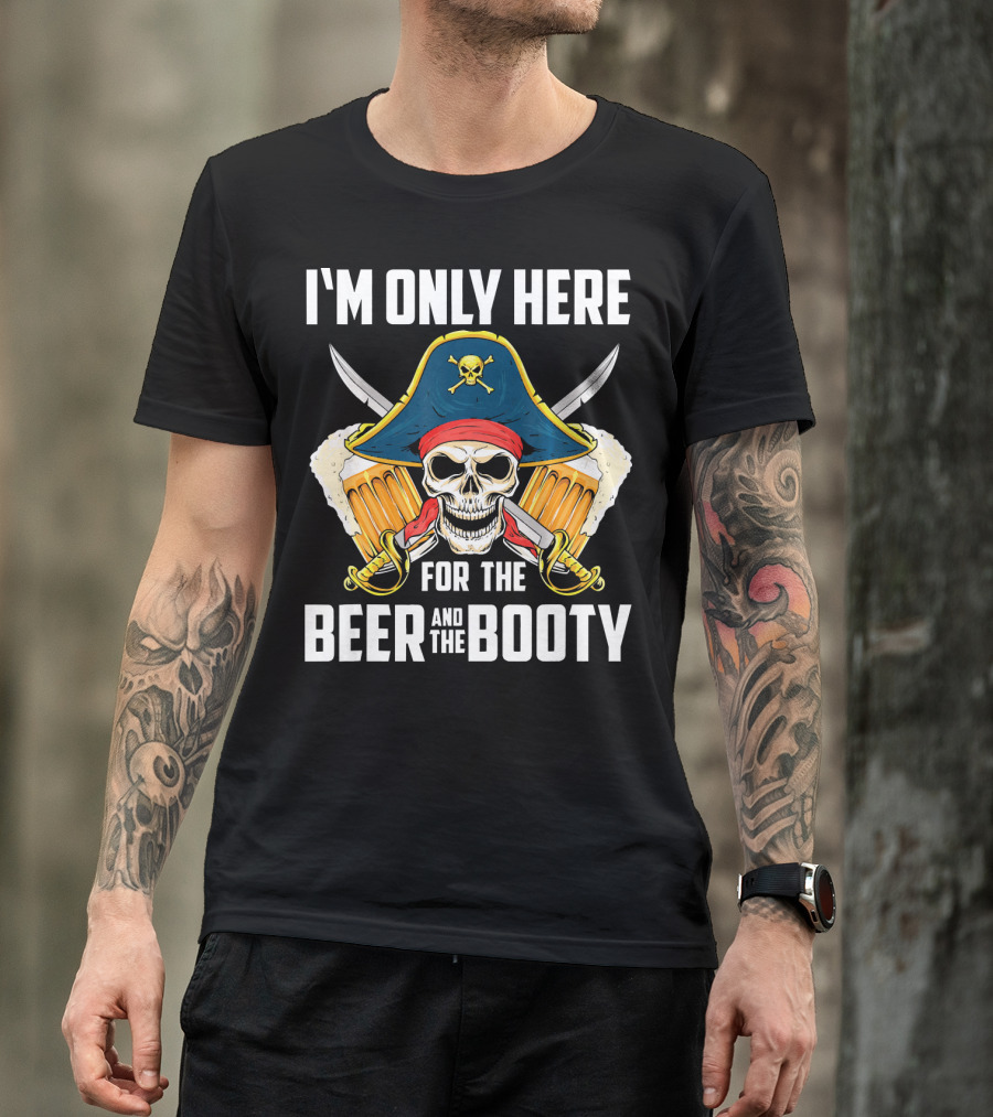 I'm Only Here For The Beer And The Booty Pirate Skull With Swords And Mug T-Shirt