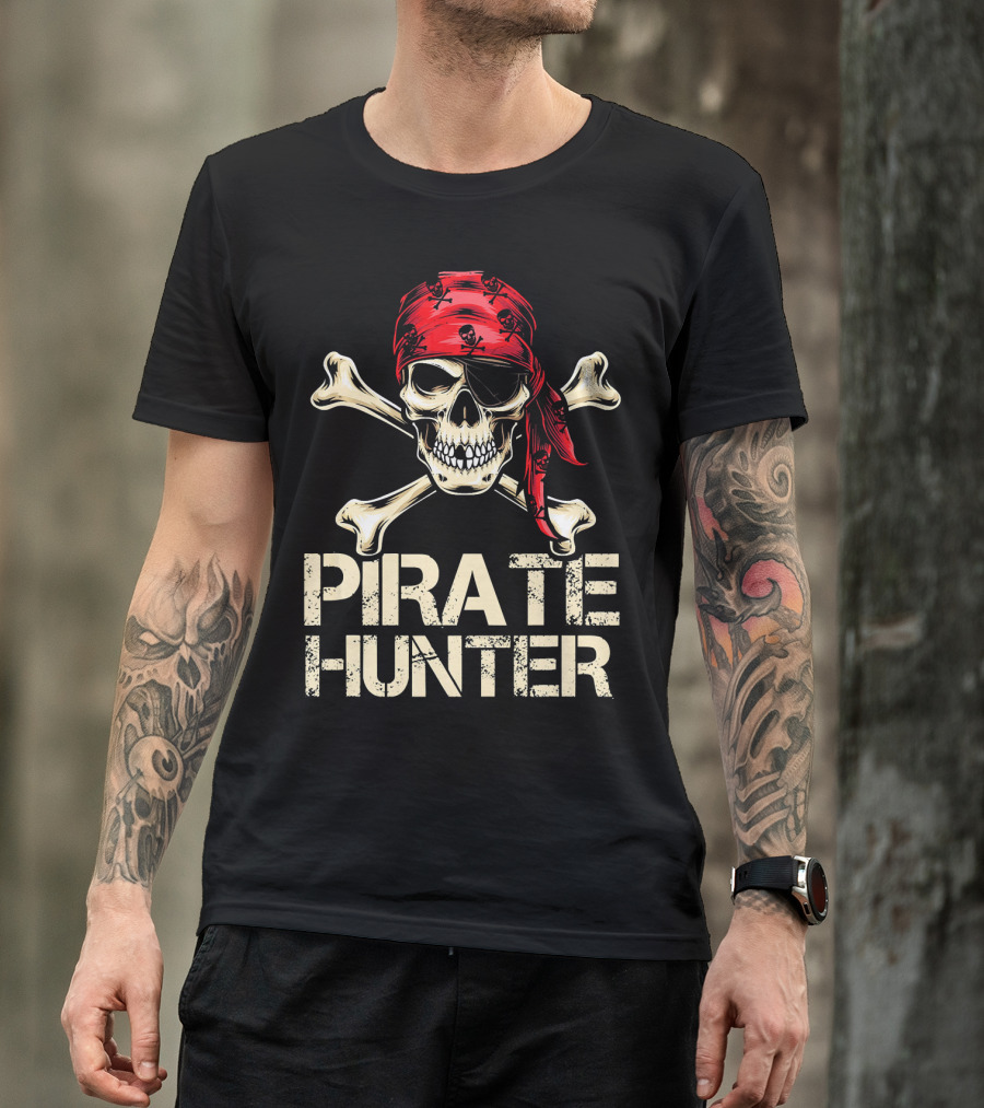 PIRATE HUNTER Funny Birthday Skull Crossbones Red Bandana T-Shirt
