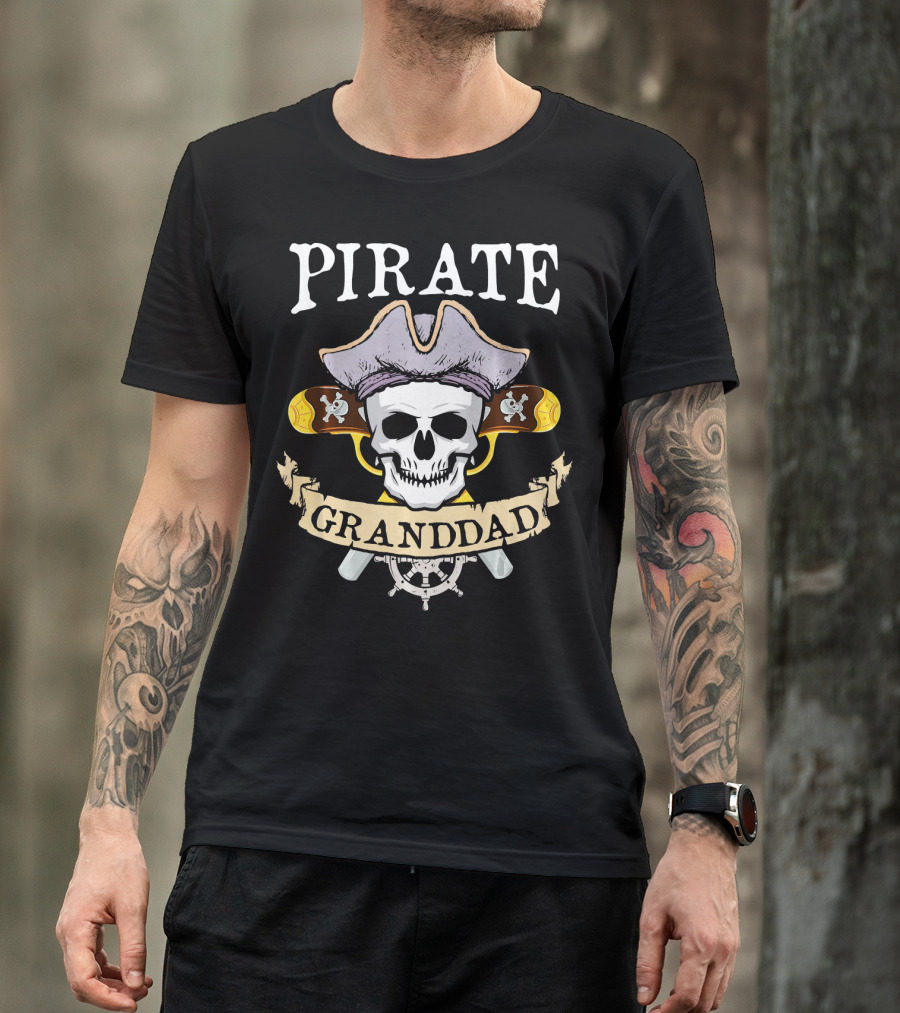 Pirate Granddad Skull With Hat And Crossed Swords Halloween Family Matching T-Shirt